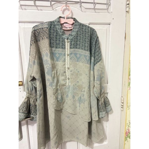 Jual Sail Top Brand Ria Miranda Preloved Indonesia Shopee Indonesia