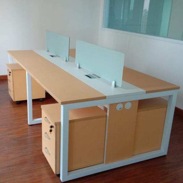 Jual Meja Partisi Kantor Workstation Staf Seater Sekat Kaca Qbic