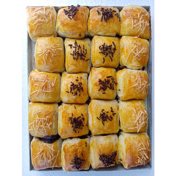 Jual Bolen Pisang Coklat Keju Home Made Isi 16 Shopee Indonesia