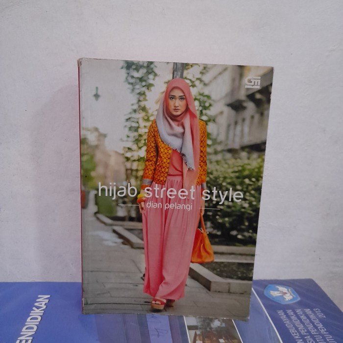 Jual ORIGINAL BUKU Hijab Street Style By Dian Pelangi Full Colour