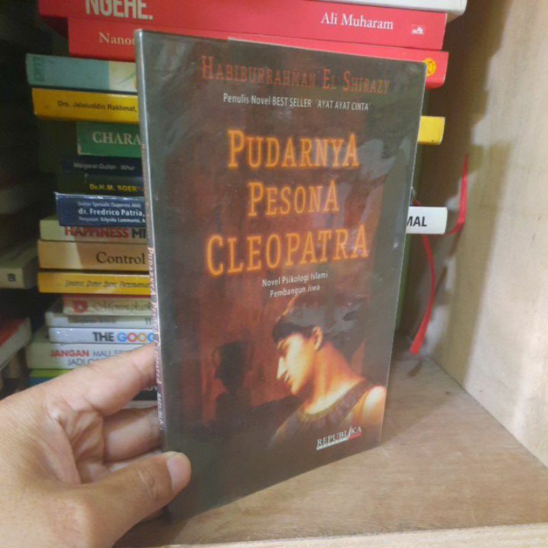 Jual Pudarnya Pesona Cleopatra By Habiburrahman El Shirazy Shopee