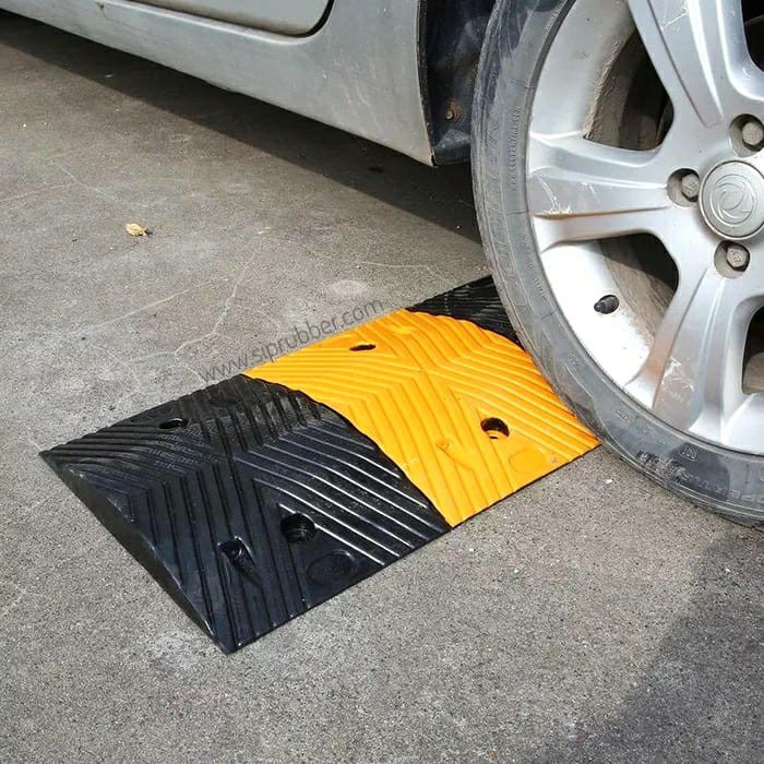 Jual SIP Brand Polisi Tidur Karet Rubber Speed Bump Hump 5cm X 34cm X