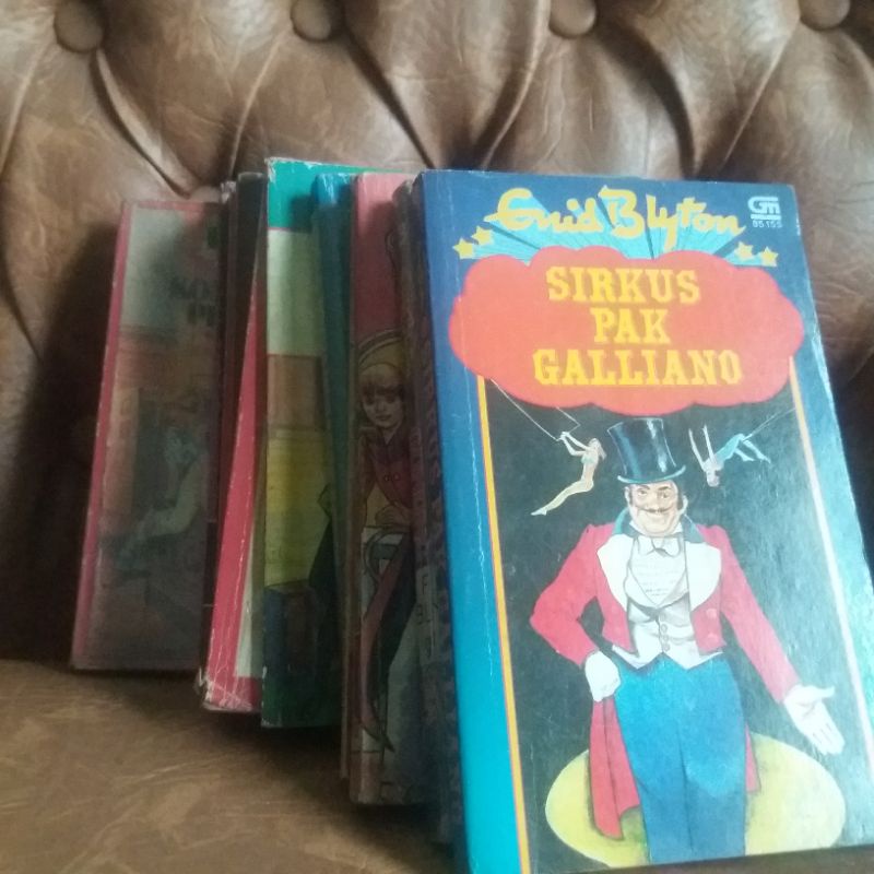 Jual Novel Novel Enid Blyton Serial Petualangan Komplotan Empat