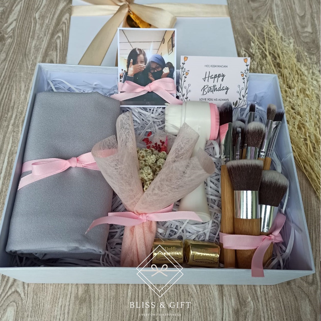 Jual Blissbox Gorgeous Grey Hampers Gift Box Kado UlTah Kado Wisuda