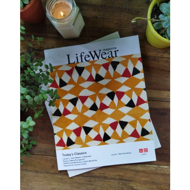 Jual Majalah Uniqlo LifeWear Magazine Properti Foto Flat Lay Properties