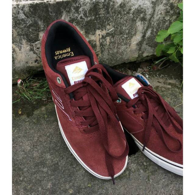 Jual America The Reynolds Burgundy Suede Shopee Indonesia