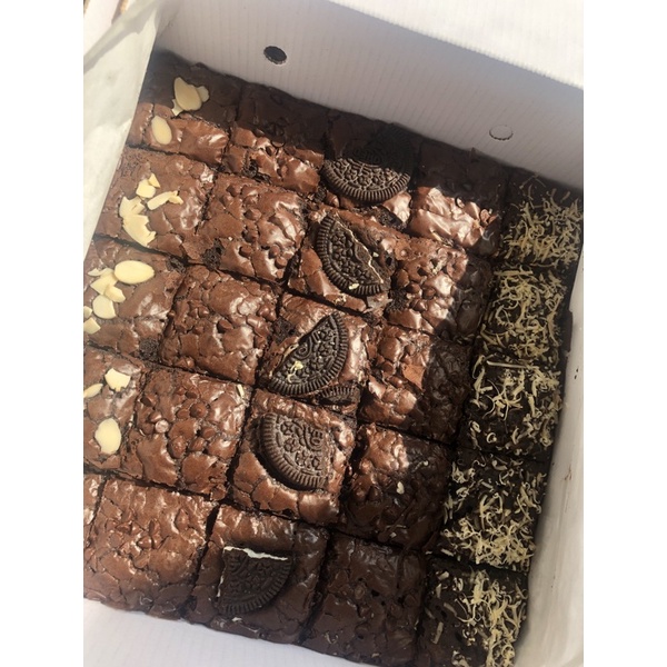 Jual Fudgy Brownies Brownies Panggang X Cm Isi Pcs Shopee