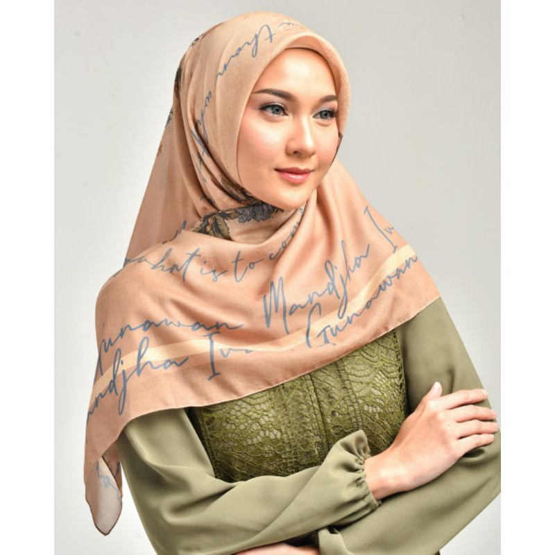 Jual MANDJHA Believe Cream Scarf By IVAN GUNAWAN Jilbab Hijab Segi