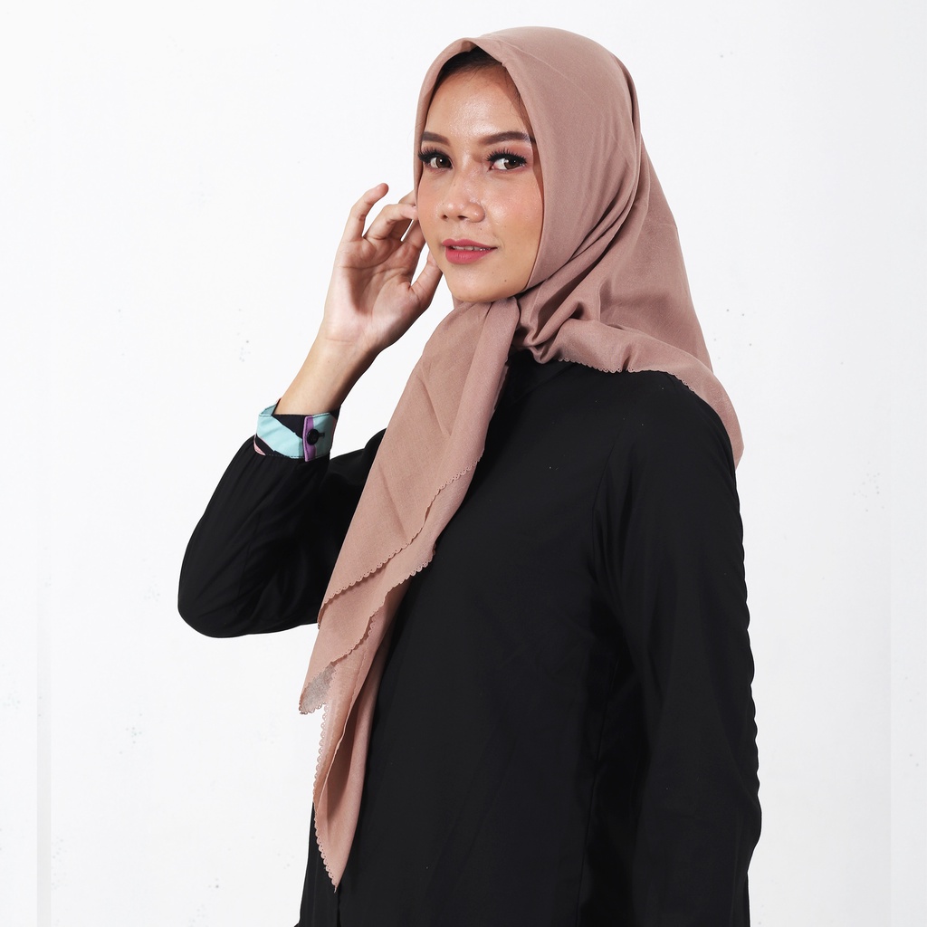 Jual Niskalla Laser Cut Hijab Segi Empat Polos Warna Light Brown