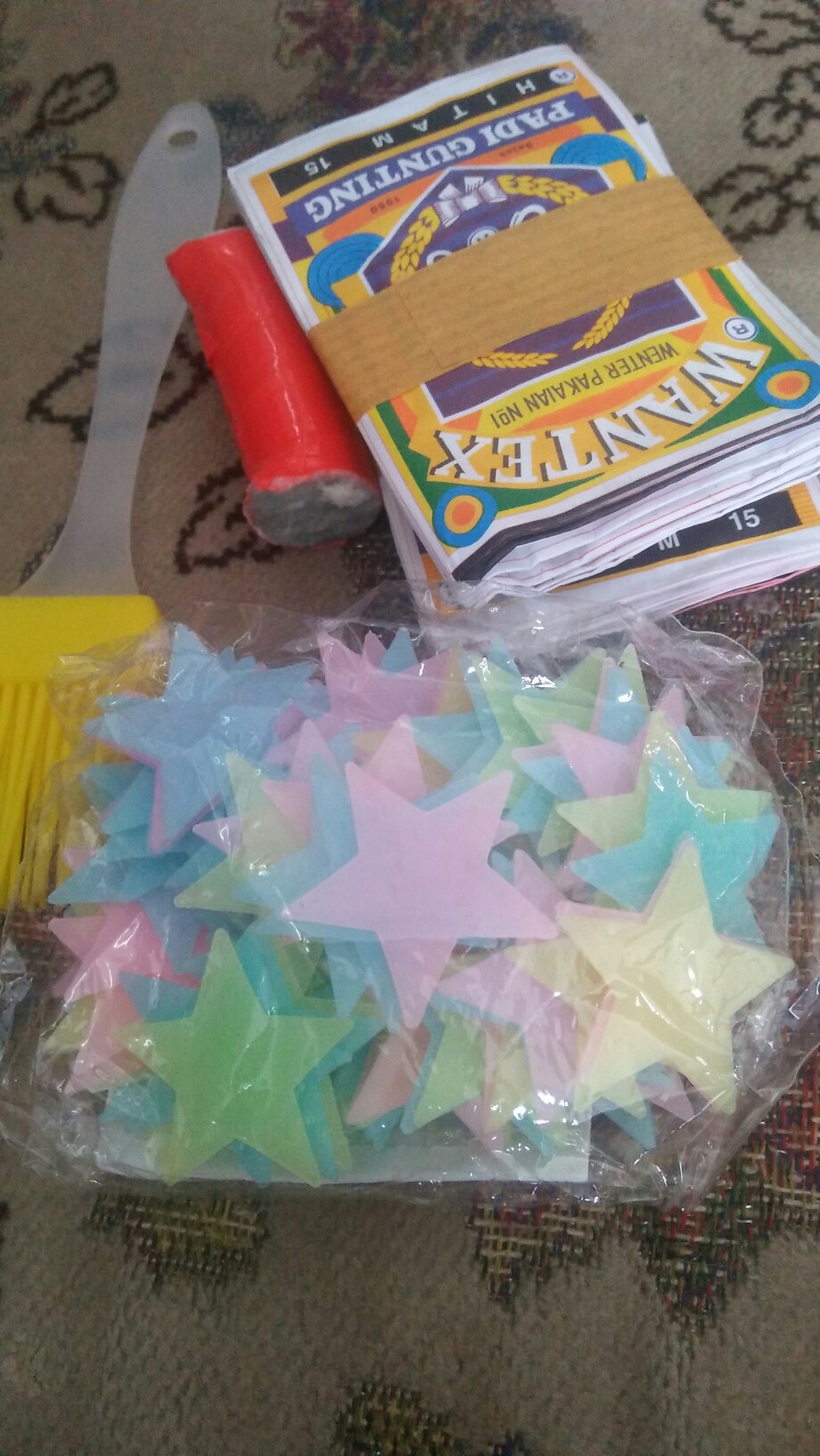 Stiker Glow In The Dark Model Bintang Isi 100pcs