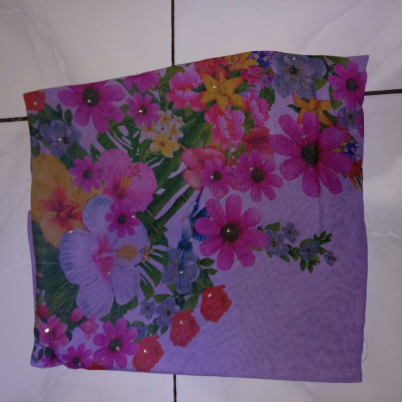 Hijab Bella Square motif bunga