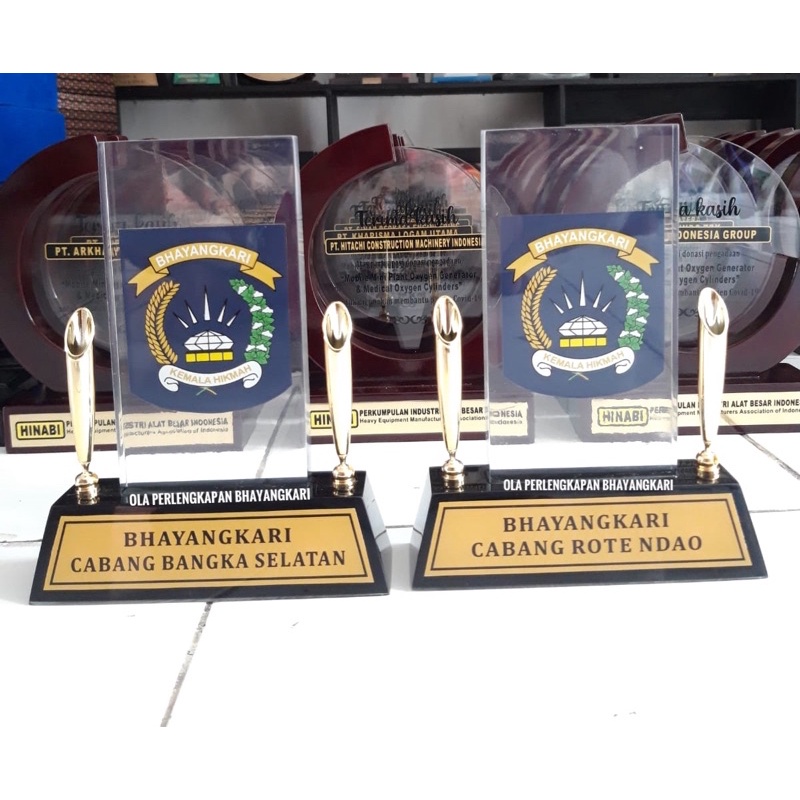 Plakat Pena Bhayangkari Bahan fiber Logo Custom