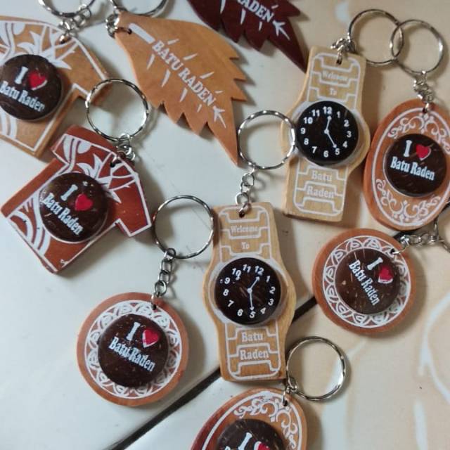 Souvenir Gantungan kunci kayu
