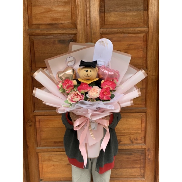 BUKET GRADUATION BEAR WITH ARTIFICIAL FLOWERS MEDIUM