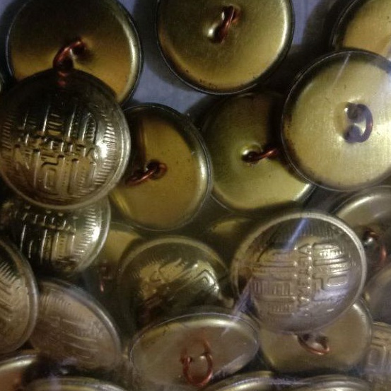 kancing jas almamater upn surabaya