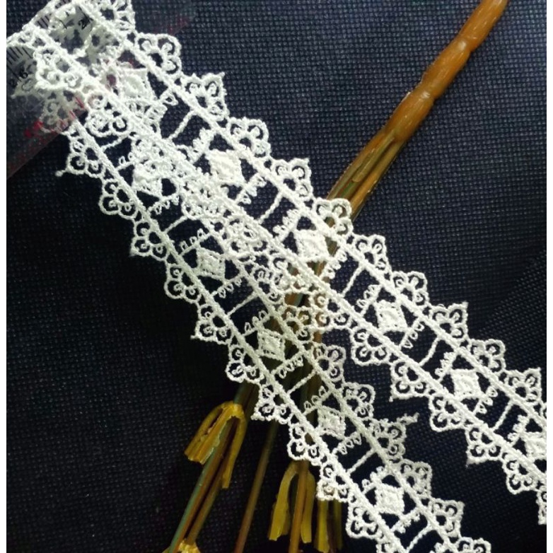 per meter,renda giper warna putih tulang lebar 3cm