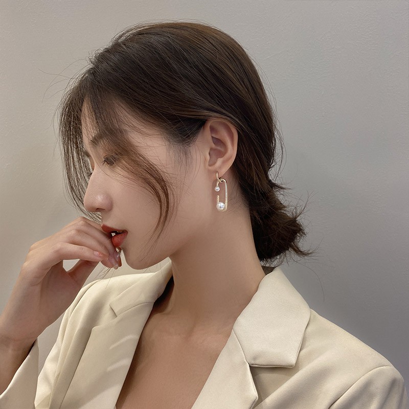 Anting Tusuk Gantung Bahan Sterling Silver 925 Desain Pita + Mutiara + Berlian Imitasi Gaya Korea Untuk Wanita