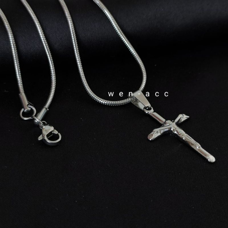 Kalung Salib Yesus Emas Titanium