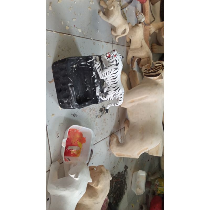 asbak macan putih bahan kayu