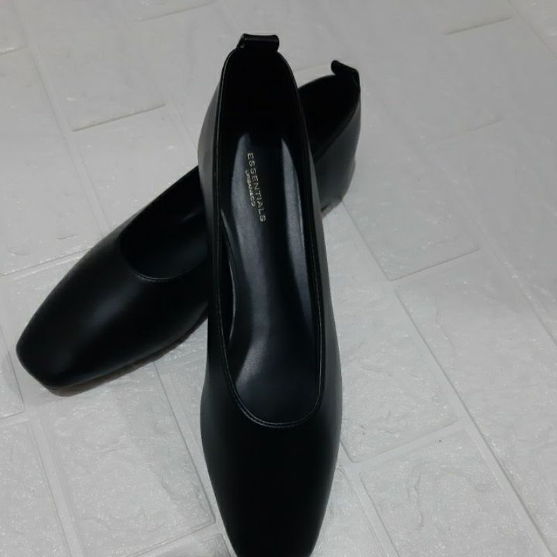 SEPATU URBAN & CO ESSENTIAL / SEPATU KERJA WANITA / SEPATU WARNA HITAM / FLATSHOES