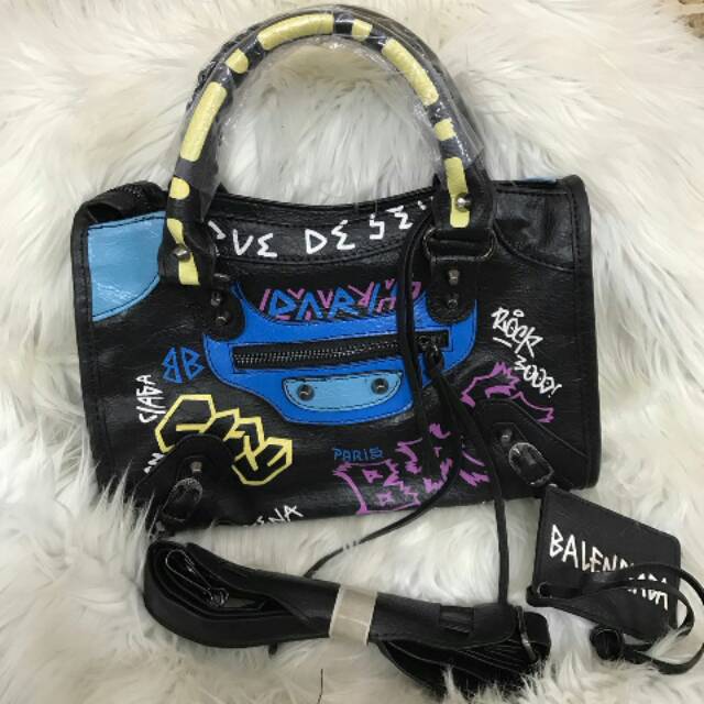 TAS BALENCIAGA MEDIUM GRAFFITI CERMIN