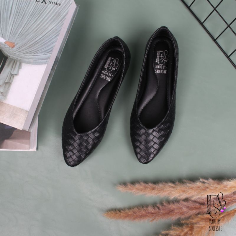 Fsb - Alisha On Black Sepatu Flat Shoes Wanita