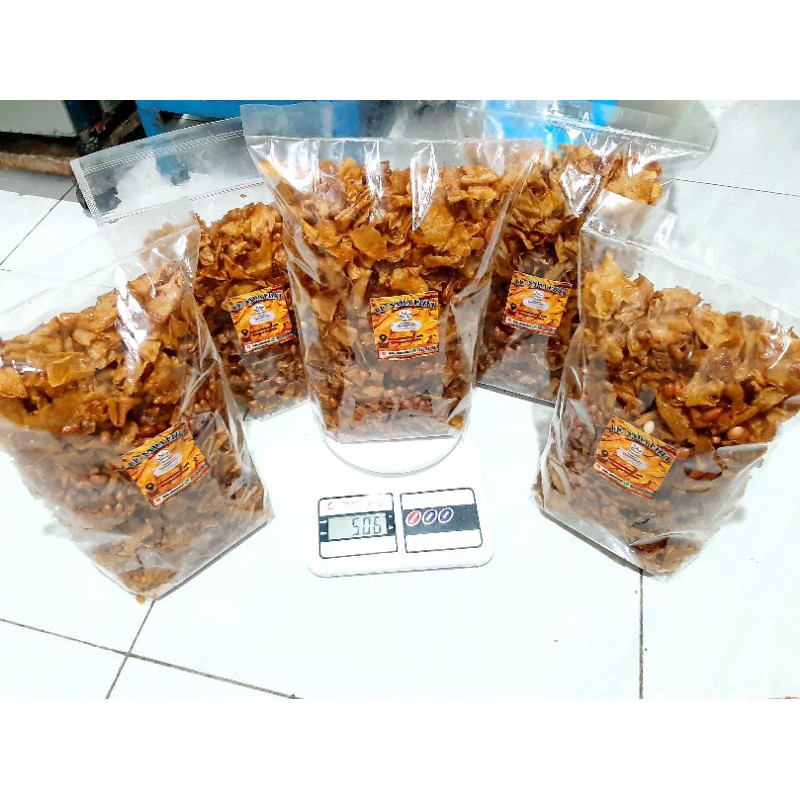 

KERIPIK KERIPIK UBI JALAR GADO GADO RENYAH ENAK GURIH MAKANAN RINGAN SNEACK KEMASAN 350GRM - 500GRM