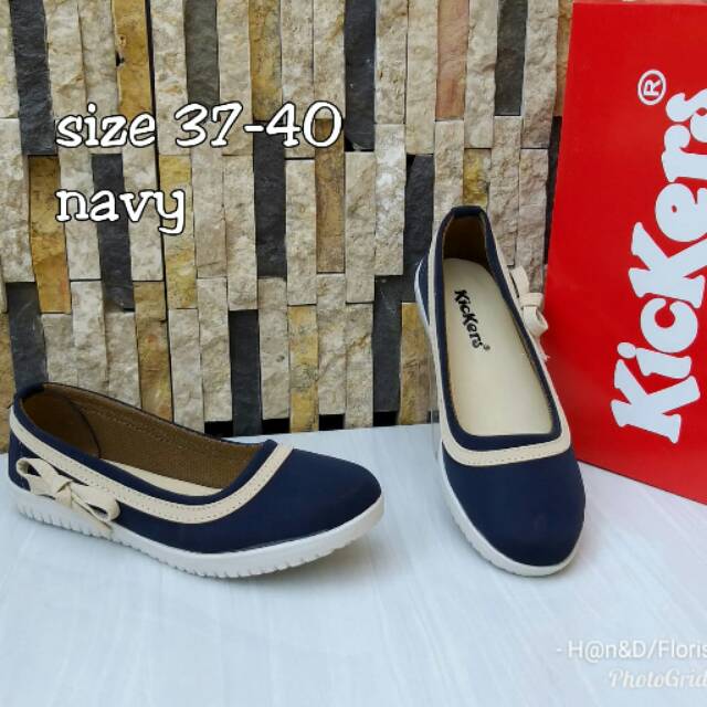 Sepatu flat D051