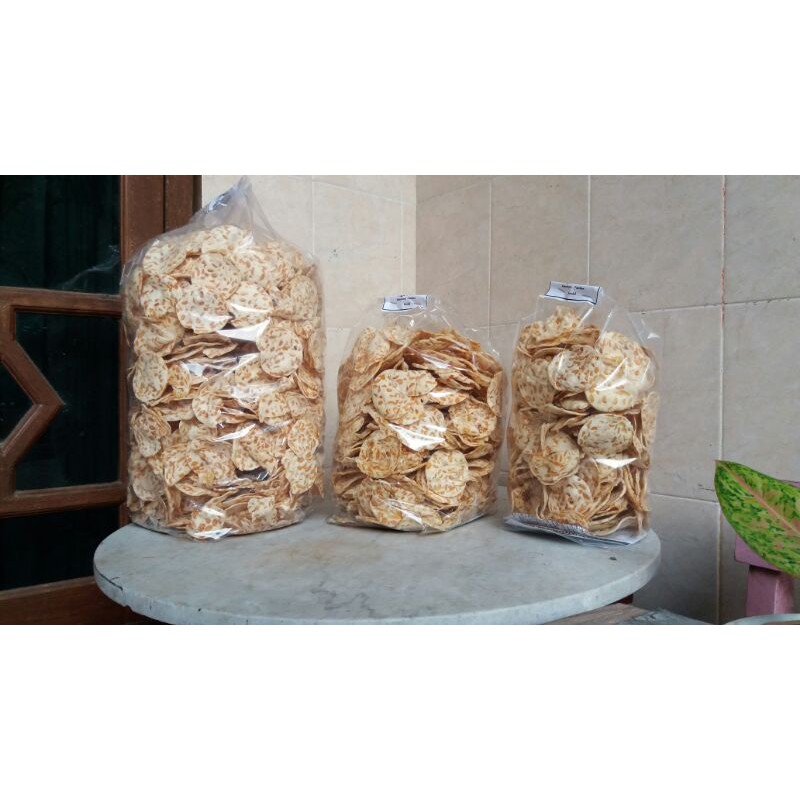 

Keripik Tempe Kanji Tiga Putri 1/2 kg