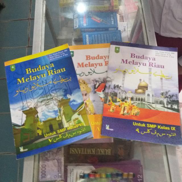 Buku Budaya Melayu Riau Kelas 7 Berbagai Buku