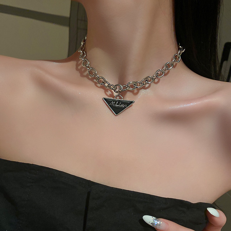 2021 New Black Triangle Letter Pendant Necklace Female Summer Clavicle Chain Design Sense All-match Trendy Sweet Heart Jewelry