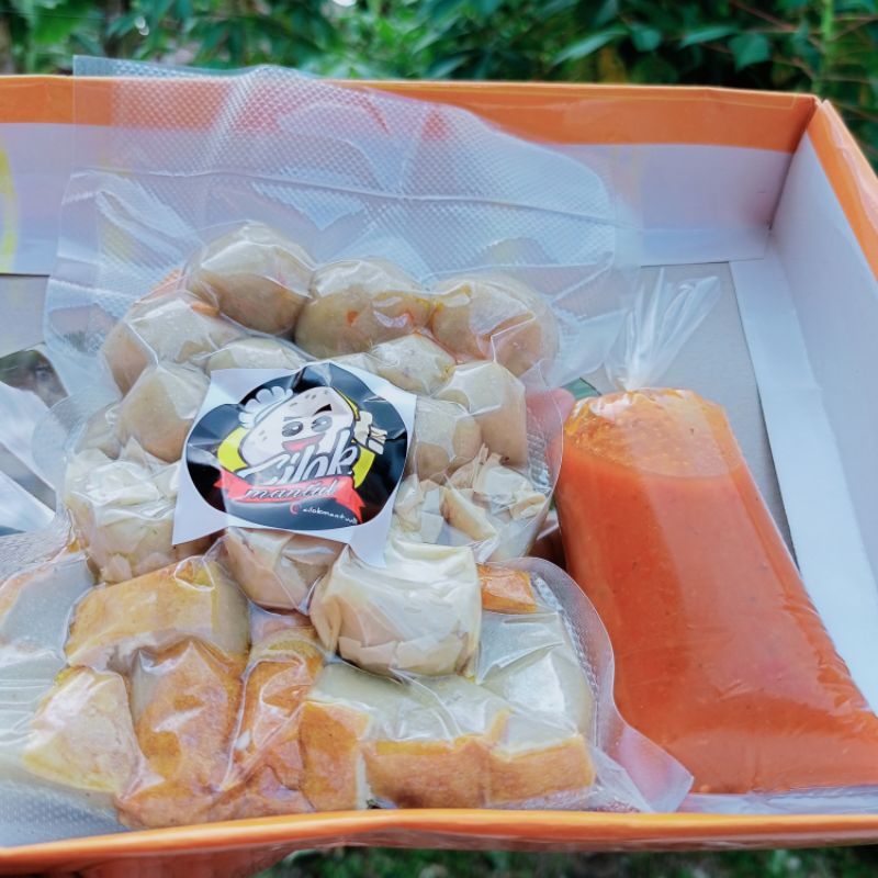 

cilokmantuuLLL(isiancampur,telurdadar,ayampedas, tahucorah)