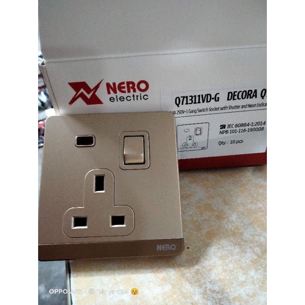 stop kontak ac nero decora gold