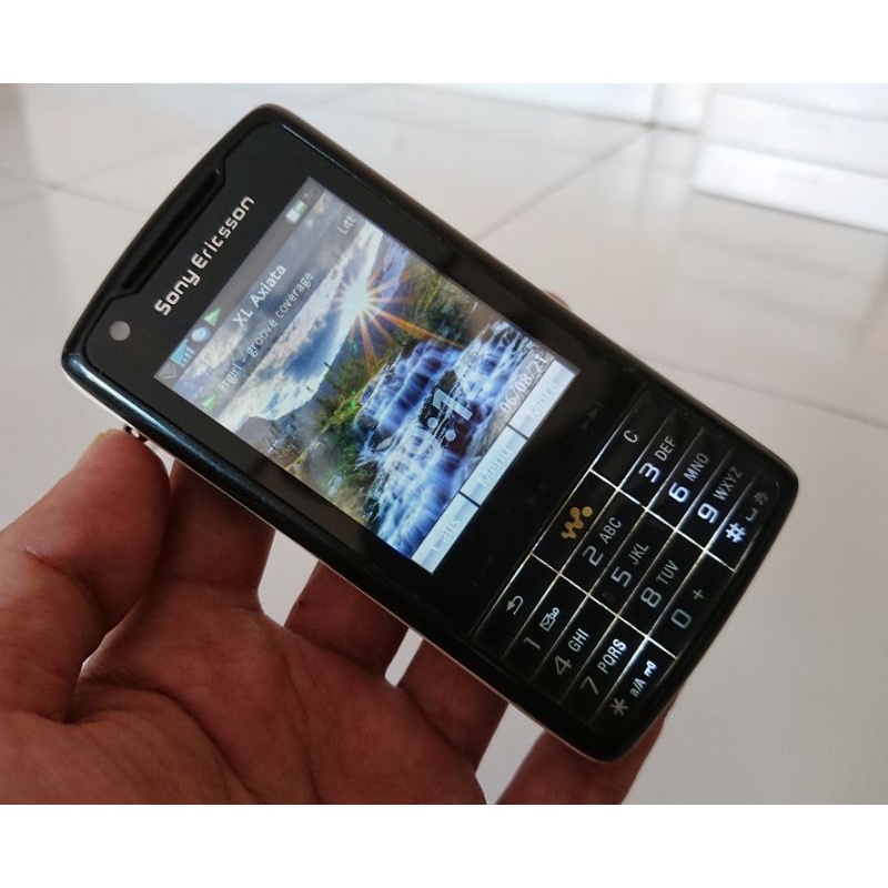 Sony Ericsson W960i HP Jadul Normal