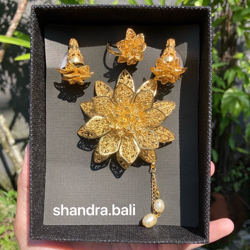 shandra.bali  Set Perhiasan Bros Kendari Putik Alpaka Lapis Emas / Xuping Gold Kebaya Hijab Lamaran