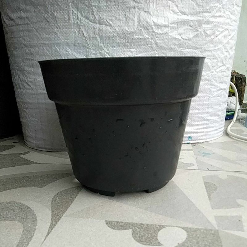 paket 1 lusin Pot plastik warna hitam diameter 20 cm