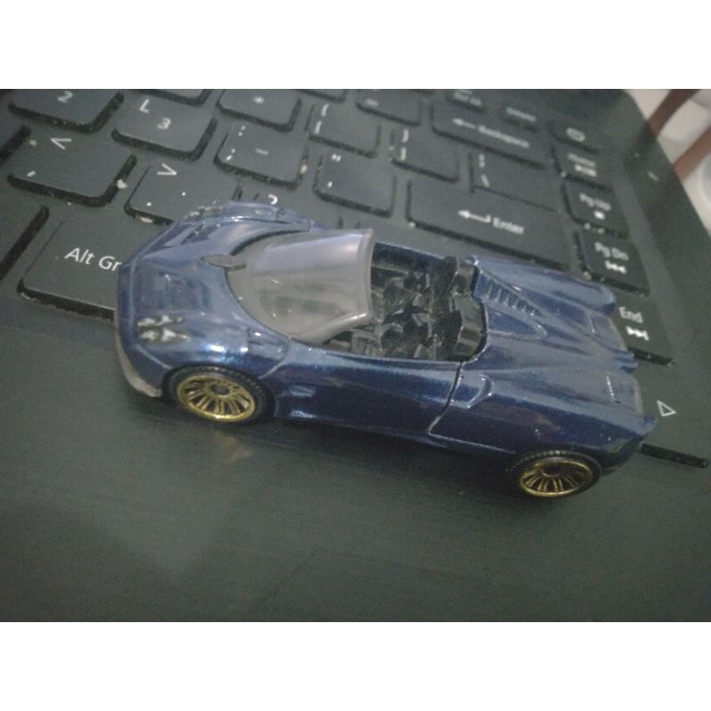 Matchbox '19 Pagani Huayra Roadster moving parts