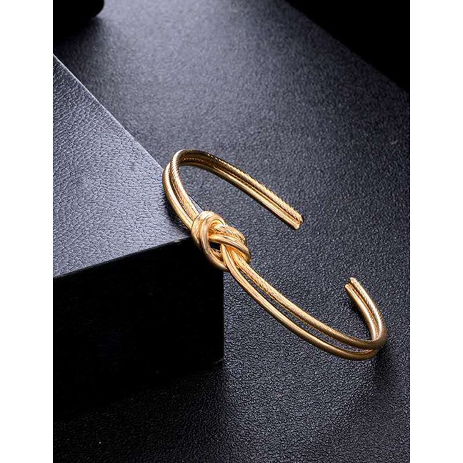 LRC Gelang Tangan Fashion Gold Multi-layer Bracelet Set D07673