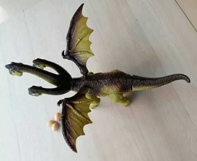 Mainan Dinosaurus Bertelur Dragon Fly / Berkepala 3 Dino