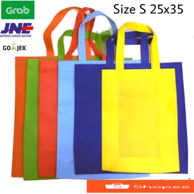 

Pembelian kelipatan 12pcs Tas Kain Spunbond Spunbon Furing HLS 25x35 Handle Lipat Samping Goodie Bag Shopping Bag