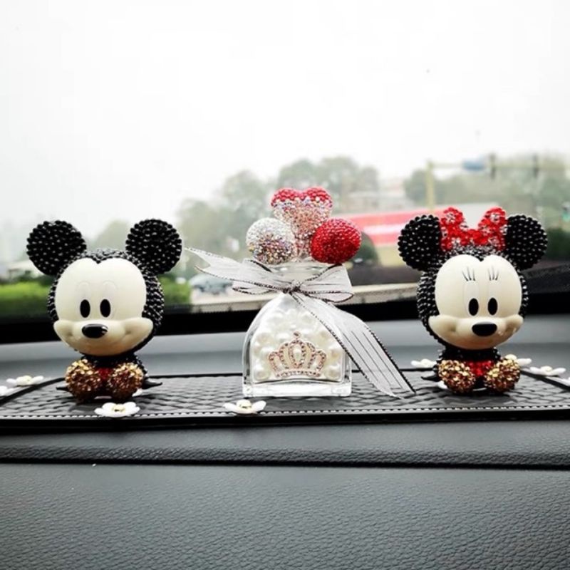 Boneka Pajangan Goyang Dashboard Mobil Mickey Minnie blink pajangan mobil mickey minnie 1 pcs