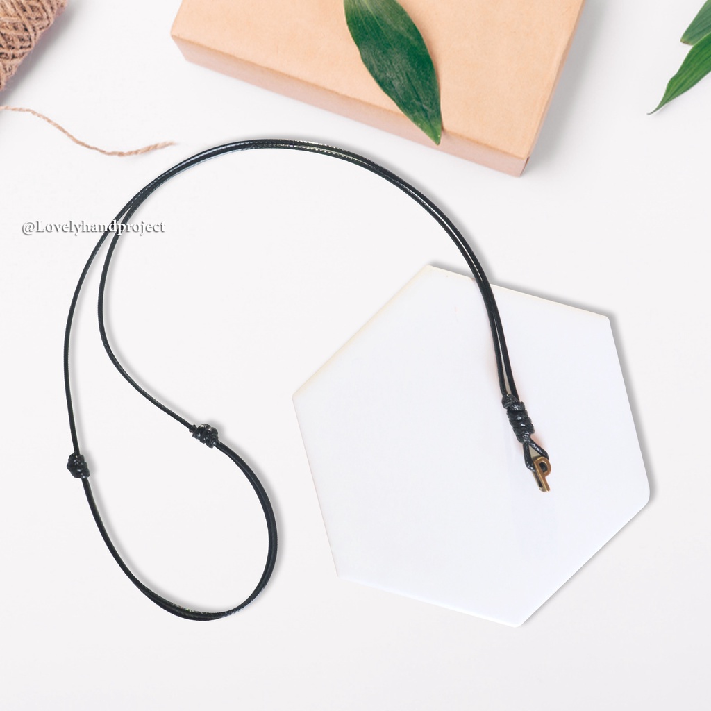 (A- Z) Kalung Nama Inisial Huruf Bronze Tali Kulit Hitam Sintetis Anti Air Waterproof Bead Logam Korea Style Pria Wanita Unisex Keren Abjad Alfabet cocok untuk couple sahabat bestie