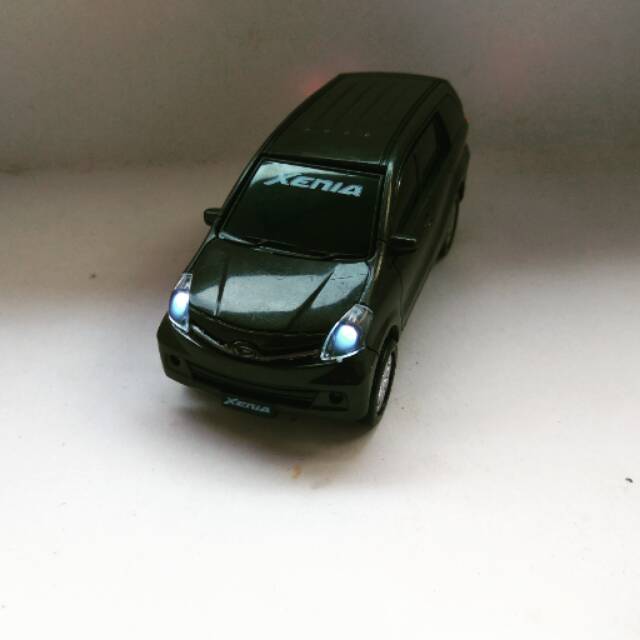 Miniatur Mobil Daihatsu xenia hitam