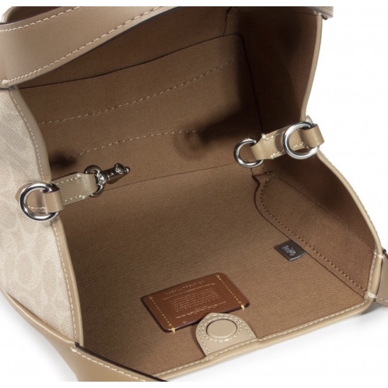 Coach Hadley Hobo 21 In Signature Canvas (79251)