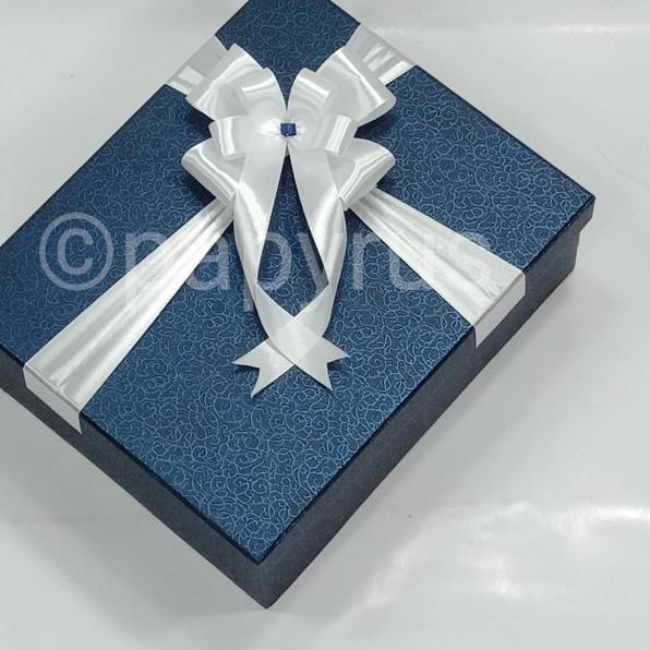 

➥ Papyrus 22,5x27,5 tinggi 10cm Kotak Kado Gift Box Hadiah ✼