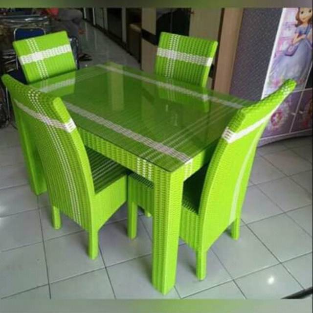 meja makan rotan sintetis