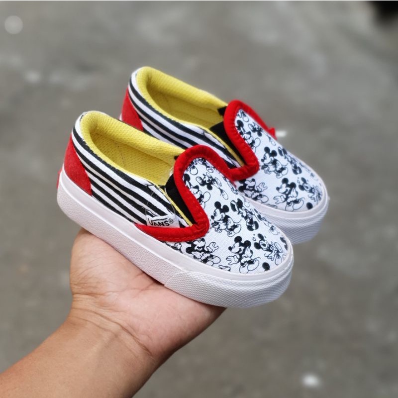 Sepatu anak slip on micky stripe