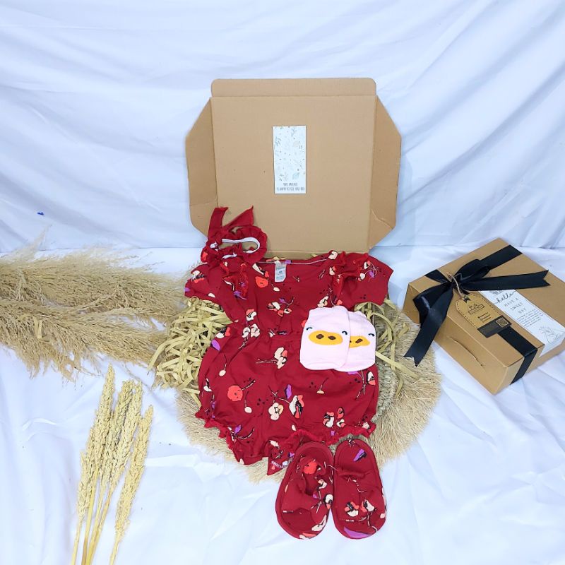 KADO BAYI | HAMPERS BAYI | JUMPER BAYI | JUMPSUIT BAYI | DRESS BAYI PEREMPUAN | BAJU BAYI LAKI LAKI | HAMPERS BAYI NEWBORN | HAMPERS BABY BOY | HAMPERS BABY GIRL | SETELAN ANAK LAKI LAKI | SETELAN ANAK PEREMPUAN | BABY GIFT | PARCEL NEWBORN | KADO LAHIRAN-maroon floral+sandal
