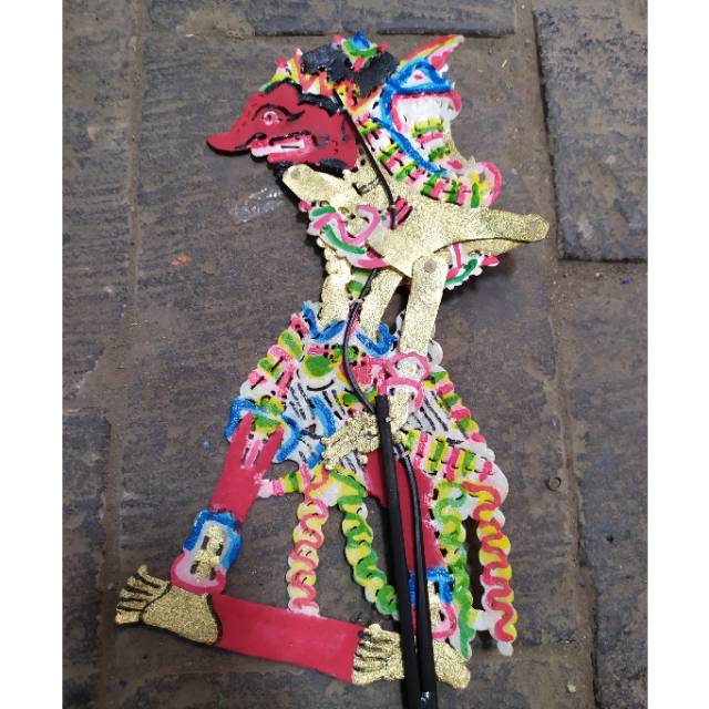 KERAJINAN MINIATUR WAYANG KULIT BUTO RAKSASA DURSASANA KIDANGAN BAHAN KULIT SAPI 30x14 cm