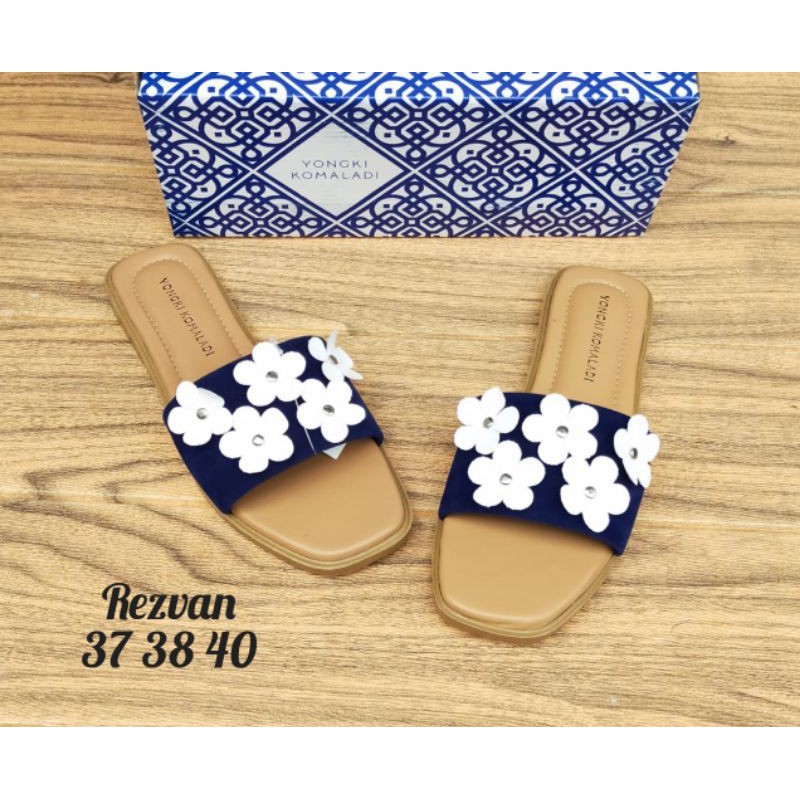 Sandal Yongki Komaladi